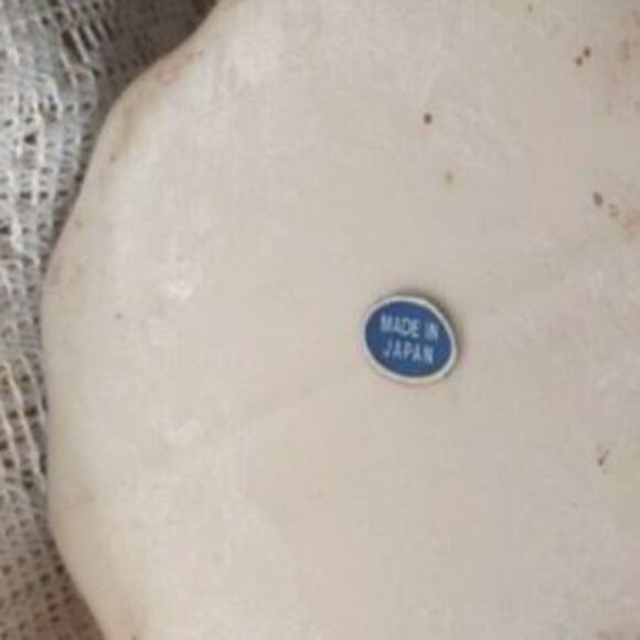 Porcelain White Basket with Pastel Flowers and Gold Gilding ~Vintage~ - Picture 6 of 6